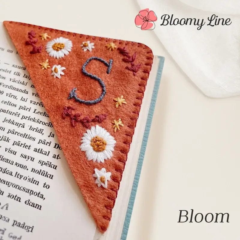 Fourovo Bloomy Line - Personalized Hand Embroidered Corner Bookmark